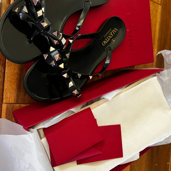 Valentino Slides - Picture 4 of 6